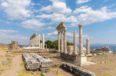 Pergamon Antik Şehrindeki Trajan Tapınağı