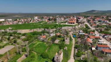 12. yüzyılda inşa edilen ve 1455 yılında camiye çevrilen Hagia Sofya Camii, Antik Cami Enez (Ainos) Camii ve Enez (Ainos) kalesi manzarası.