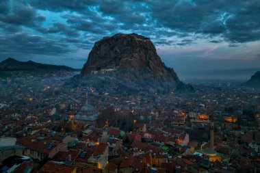 Afyon, Türkiye 'deki bir kaya dağındaki Karahisar kalesi