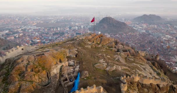 トルコ アフィヨンの岩の山にあるカラヒサール城 — ストック動画