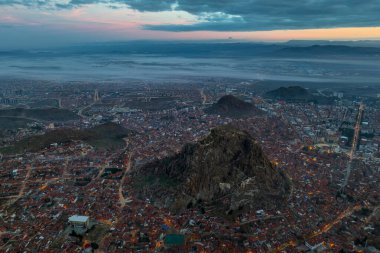 Afyon, Türkiye 'deki bir kaya dağındaki Karahisar kalesi