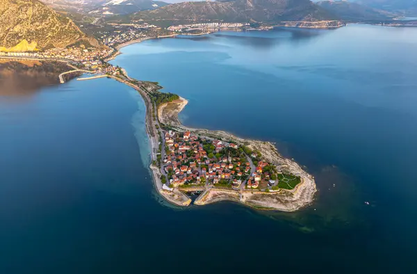 Stock image Lake Egirdir of Turkey is situated in the Isparta province. It is also known as the 'seven colored lake' due to its daily and seasonal differentiations in its