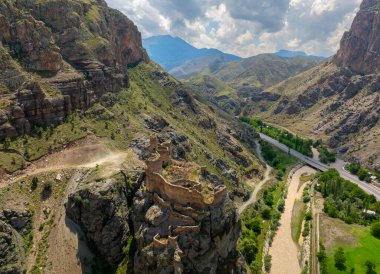 Uzundere, Erzurum, Türkiye, Türkiye 'deki yüksek dağdaki Enguzek kapi kalesi