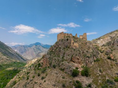 Uzundere 'deki Sapaca Şatosu, Erzurum, Türkiye ve Türkiye' den bir manzara