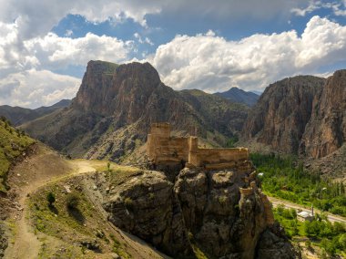 Uzundere, Erzurum, Türkiye, Türkiye 'deki yüksek dağdaki Enguzek kapi kalesi