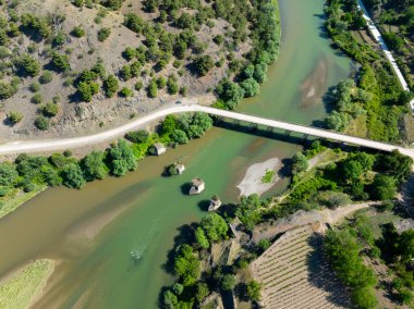 Tokat ilinin Erbaa ilçesine bağlı Bogazkesen Köprüsü ve Yeilrmak