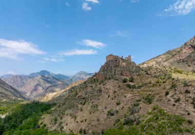 Uzundere 'deki Sapaca Şatosu, Erzurum, Türkiye ve Türkiye' den bir manzara