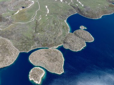 Nemrut Gölü dünyanın en büyük ikinci ve Türkiye 'nin en büyük krater gölüdür..