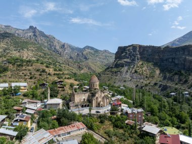 Osvank Church is in amlyama Village of Uzundere District. It is famous for its colorful stone decorations and relief figures, Erzurum clipart