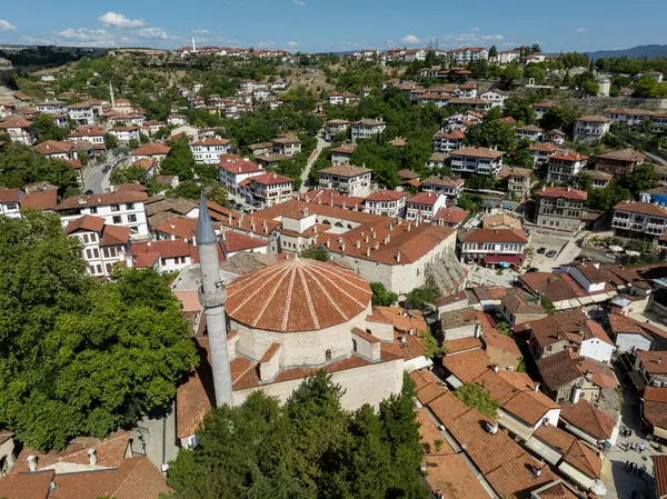 Safranbolu 'daki geleneksel Osmanlı Evleri. Safranbolu UNESCO Dünya Mirası Alanı. Eski ahşap köşkler Türk mimarisi. Safranbolu manzara görüntüsü.