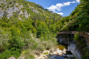 Horma Kanyonu, Kure Dağları Ulusal Parkı, Kastamonu, Türkiye. Tahta yürüyüş yolu.