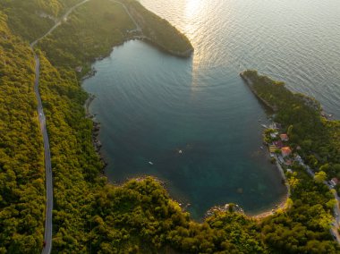 Gideros Körfezi 'nde yaz mevsimi. Türkiye 'nin Karadeniz kıyısında. Cide - Kastamonu - Türkiye