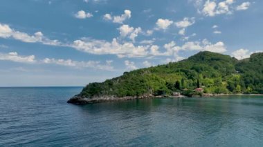 Gideros Körfezi 'nde yaz mevsimi. Türkiye 'nin Karadeniz kıyısında. Cide - Kastamonu - Türkiye