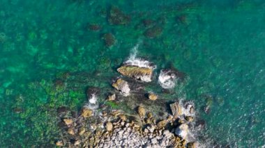 Sert dalgalar ağır çekimde kayalara çarpıyor, Cide, Kastamonu