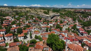 Safranbolu 'daki geleneksel Osmanlı Evleri. Safranbolu UNESCO Dünya Mirası Alanı. Eski ahşap köşkler Türk mimarisi. Safranbolu manzara görüntüsü.