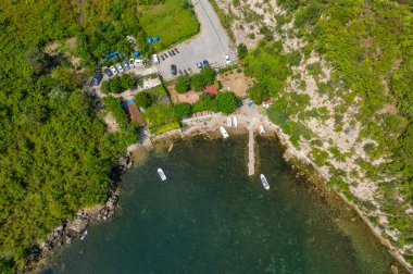 Gideros Körfezi, Korsanların antik çağlarda sığındığı ve meydanın doğal limanı olan Ceneviz 'in izlerini taşıyor. Cide, Kastamonu, Türkiye