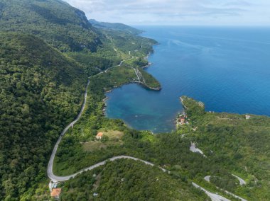 Gideros Körfezi, Korsanların antik çağlarda sığındığı ve meydanın doğal limanı olan Ceneviz 'in izlerini taşıyor. Cide, Kastamonu, Türkiye