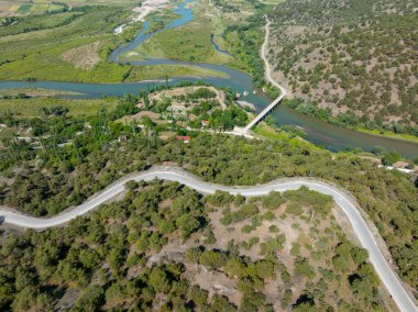 Tokat ilinin Erbaa ilçesine bağlı Bogazkesen Köprüsü ve Yeilrmak