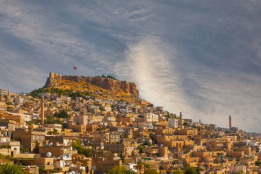 Türkiye 'nin güneydoğusunda yer alan Mardin Şatosu ile Eski Mardin' in (Eski Mardin) antik ve taş evleri