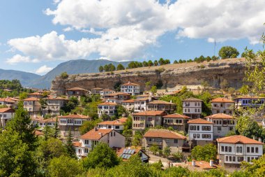Safranbolu 'daki geleneksel Osmanlı Evleri. Safranbolu UNESCO Dünya Mirası Alanı. Eski ahşap köşkler Türk mimarisi. Safranbolu manzara görüntüsü.
