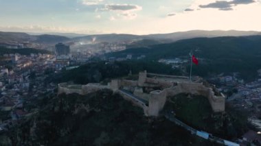 Kastamonu şatosunun tarihi manzarası, Kastamonu, Türkiye yakınlarındaki tepelerde