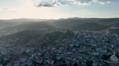 Kastamonu şatosunun tarihi manzarası, Kastamonu, Türkiye yakınlarındaki tepelerde