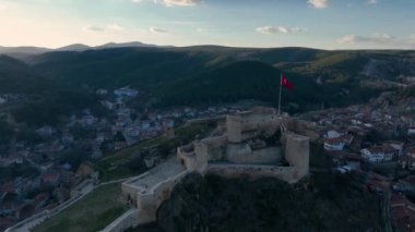 Kastamonu şatosunun tarihi manzarası, Kastamonu, Türkiye yakınlarındaki tepelerde