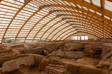 Çatalhöyük olduğunu en eski dünya ile büyük şehirde Neolitik ve Kalkolitik Çumra, Konya şehir yerleşim en iyi korunmuş. Bu yaklaşık 7500 M.ö. yılında inşa edilmiştir