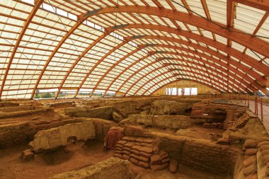 Çatalhöyük olduğunu en eski dünya ile büyük şehirde Neolitik ve Kalkolitik Çumra, Konya şehir yerleşim en iyi korunmuş. Bu yaklaşık 7500 M.ö. yılında inşa edilmiştir
