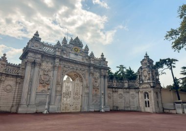 Dolmabahçe Sarayı İstanbul girişinde Türkiye