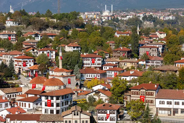 Safranbolu 'daki geleneksel Osmanlı Evleri. Safranbolu UNESCO Dünya Mirası Alanı. Eski ahşap köşkler Türk mimarisi. Safranbolu manzara görüntüsü.