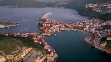 Ceneviz 'e kadar uzanan tarihi yarımada Amasra' nın gece görüşü