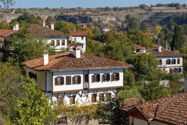 Safranbolu 'daki geleneksel Osmanlı Evleri. Safranbolu UNESCO Dünya Mirası Alanı. Eski ahşap köşkler Türk mimarisi. Safranbolu manzara görüntüsü.