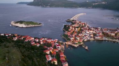 Ceneviz 'e kadar uzanan tarihi yarımada Amasra' nın gece görüşü