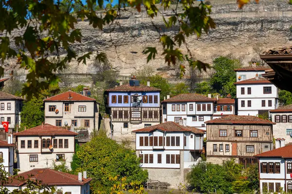 Safranbolu 'daki geleneksel Osmanlı Evleri. Safranbolu UNESCO Dünya Mirası Alanı. Eski ahşap köşkler Türk mimarisi. Safranbolu manzara görüntüsü.