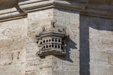 İstanbul 'un Laleli ilçesinde kuş evleri (kuş sarayları)