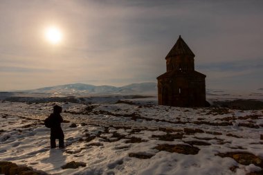 Kars 'taki Ani Harabeleri UNESCO Dünya Mirasları listesinde yer alıyor. Selçukluların eviydi. Sergide kiliseler, camiler ve evler yer alıyor. Müze olarak ziyaretçilere açıktır..