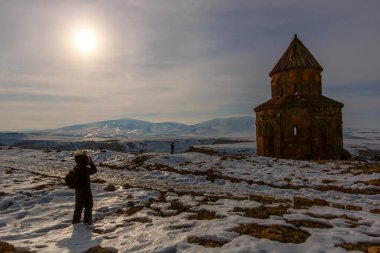 Kars 'taki Ani Harabeleri UNESCO Dünya Mirasları listesinde yer alıyor. Selçukluların eviydi. Sergide kiliseler, camiler ve evler yer alıyor. Müze olarak ziyaretçilere açıktır..