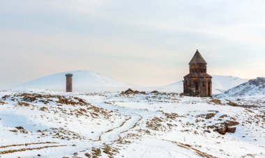 Kars 'taki Ani Harabeleri UNESCO Dünya Mirasları listesinde yer alıyor. Selçukluların eviydi. Sergide kiliseler, camiler ve evler yer alıyor. Müze olarak ziyaretçilere açıktır..