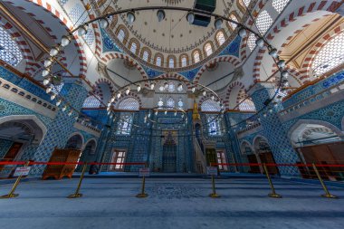 İstanbul 'daki Rustem Pasa Camii' nin içi. Meşhur Rustem Paşa camii. Iznik mavisi fayanslar. Rustem Pasa Camii Çok güzel ve klasik