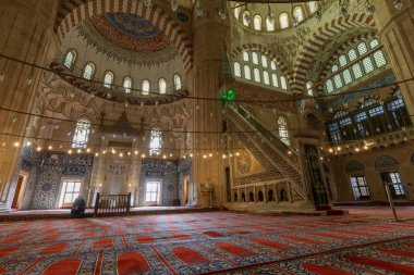 Selimiye Camii 'nin içinde. Mimar Sinan tarafından 1575 yılında inşa edilen Selimiye Camii 'nin UNESCO Dünya Mirası Alanı