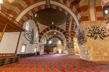 15. yüzyıl Eski Camisi (Eski Camii), güzel erken dönem Osmanlı mimarisi, Edirne, Türkiye