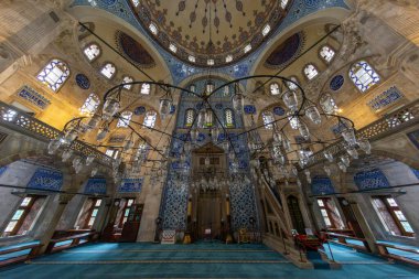 Sokollu Mehmed Paşa Camii, mimar Mimar Sinan tarafından tasarlanan ve duvarlardaki Iznik fayanslarının kalitesiyle tanınan 16.