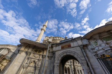 Türkiye 'nin İstanbul kentindeki Kapalı Çarşı yakınlarındaki Nuruosmaniye Camii' nin güzel bir manzarası