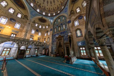 Sokollu Mehmed Paşa Camii, mimar Mimar Sinan tarafından tasarlanan ve duvarlardaki Iznik fayanslarının kalitesiyle tanınan 16.