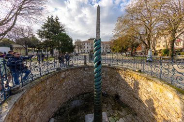 Serpentine Column (Turkish: Yilanl Sutun) behind Ibrahim Pasha Palace at Sultanahmet Hippodrome Square in Istanbul, Turkey. clipart