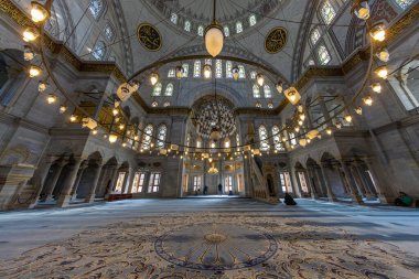 Türkiye 'nin İstanbul kentindeki Kapalı Çarşı yakınlarındaki Nuruosmaniye Camii' nin güzel bir manzarası