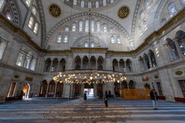 Türkiye 'nin İstanbul kentindeki Kapalı Çarşı yakınlarındaki Nuruosmaniye Camii' nin güzel bir manzarası