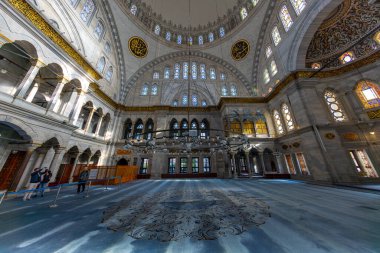 Türkiye 'nin İstanbul kentindeki Kapalı Çarşı yakınlarındaki Nuruosmaniye Camii' nin güzel bir manzarası