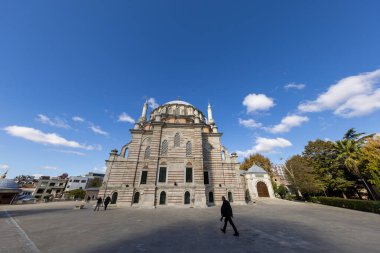 Laleli Camii 'nin de bir lale camisi vardı. Dışarıdan ateş edilmiş. De ki: O, inananlar için doğru yolu gösteren bir kılavuzdur. Osmanlı